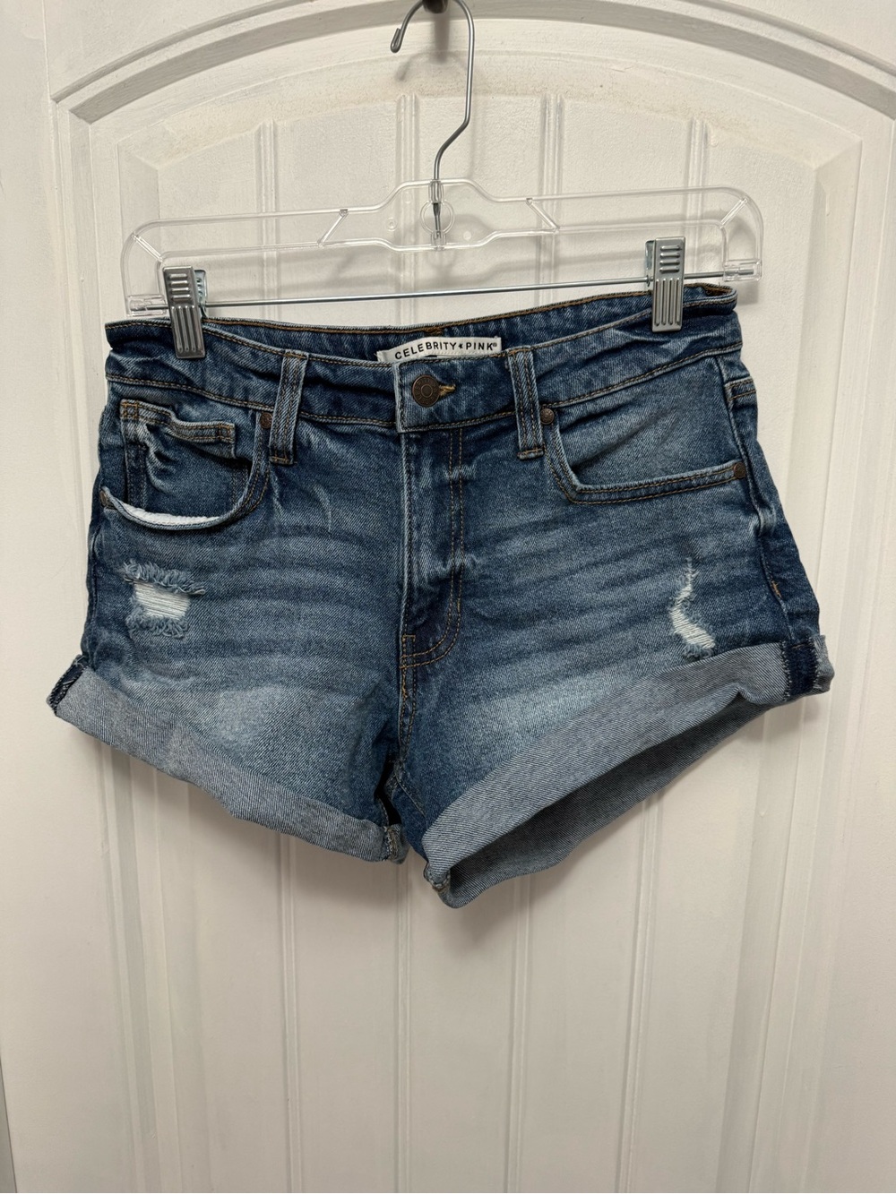 Celebrity Pink Shorts Size 7/28 Womens Distressed Cuffed Blue Denim (22-13)